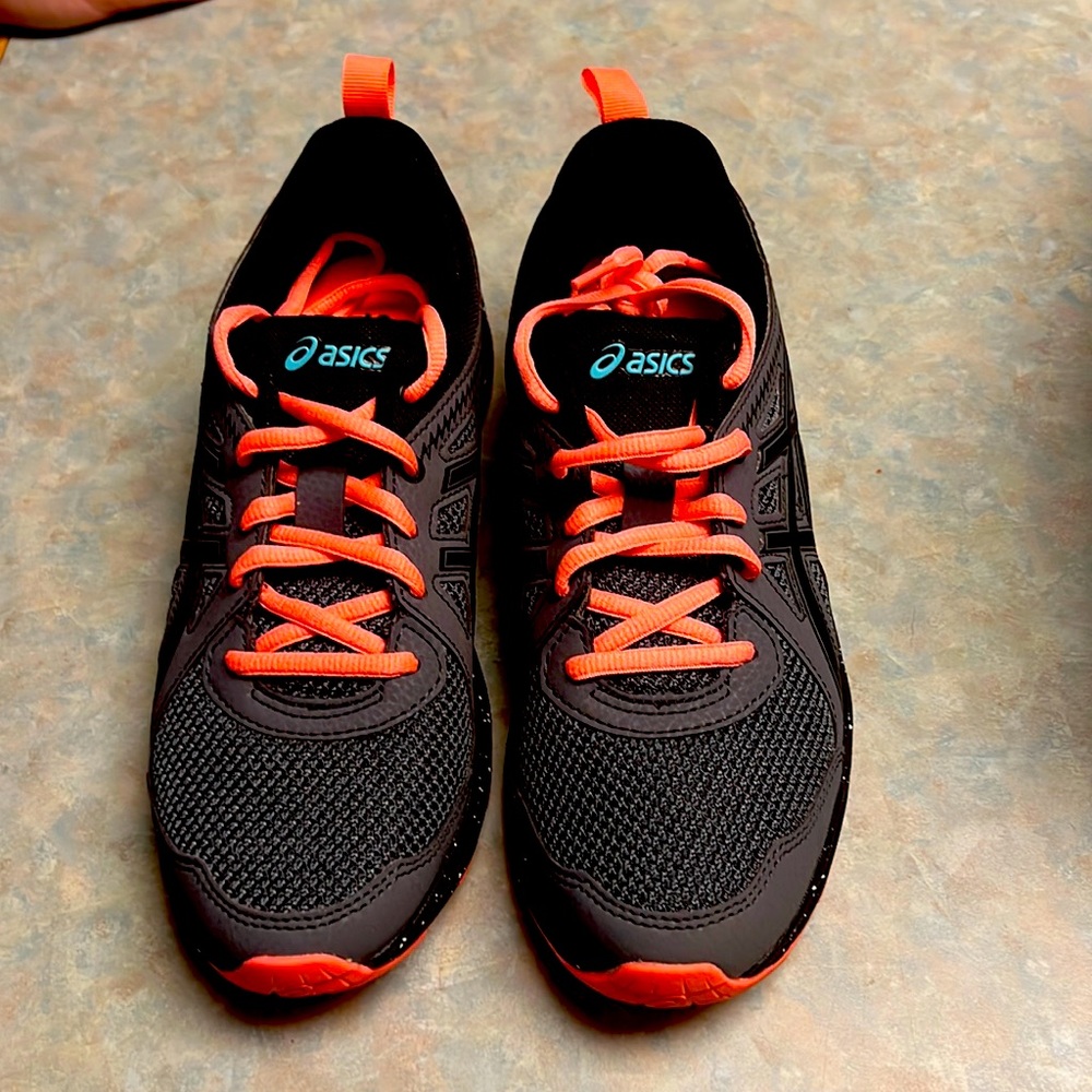 ASICS Women's Torrance Trail Running never worn